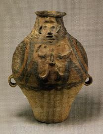 人形浮彫彩陶壺