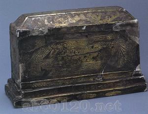 銀鍍金涅槃図棺（舎利容器）