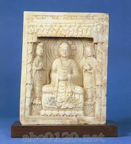 白石仏龕像2