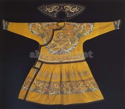 明黄色刺繍朝袍（嘉慶帝）