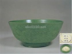 緑釉刻花牡丹唐草文鉢