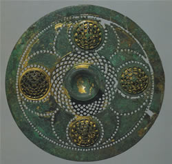 透かし装飾円盤