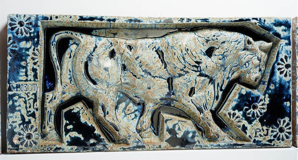 《牡牛図フリーズ装飾陶板（ビゴ・パビリオンの一部）》デザイン：ポール・ジューヴ　ビゴ社　1898-1900年