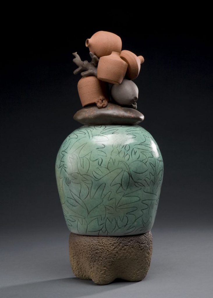 楊文霓《刻紋彩陶經瓶》1995年
