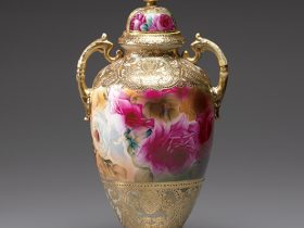 オールドノリタケ 《色絵金盛薔薇文飾壺》 1891～1921年 個人蔵