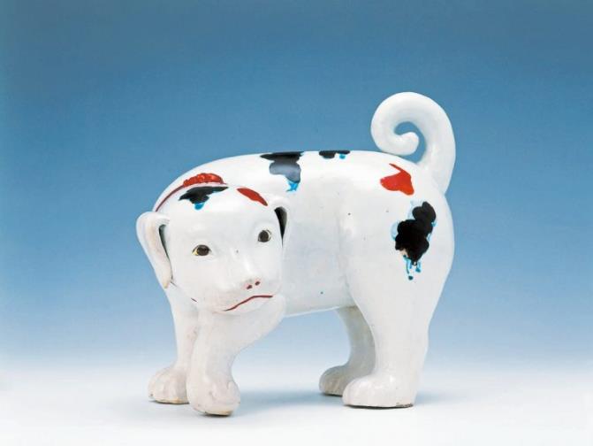 《色絵仔犬置物》　1670～1710年代　佐賀県立九州陶磁文化館