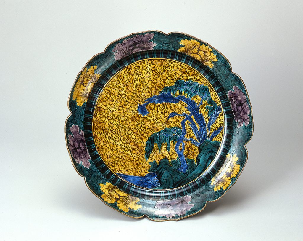 色絵芭蕉柳図輪花鉢　江戸時代 17世紀