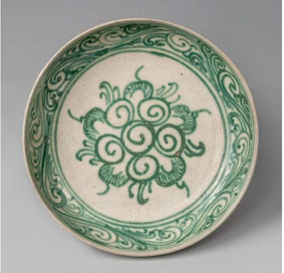 白釉緑彩花文盤（ミャンマー）