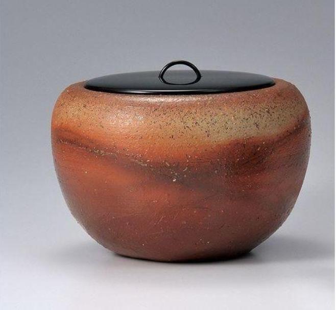 緋色水指 径19.2×高12.8cm 第64回日本伝統工芸 中国展 入選