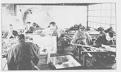 「刺繍絵画」製作風景『京都府写真帖』（1908年）より　国立国会図書館デジタルコレクション