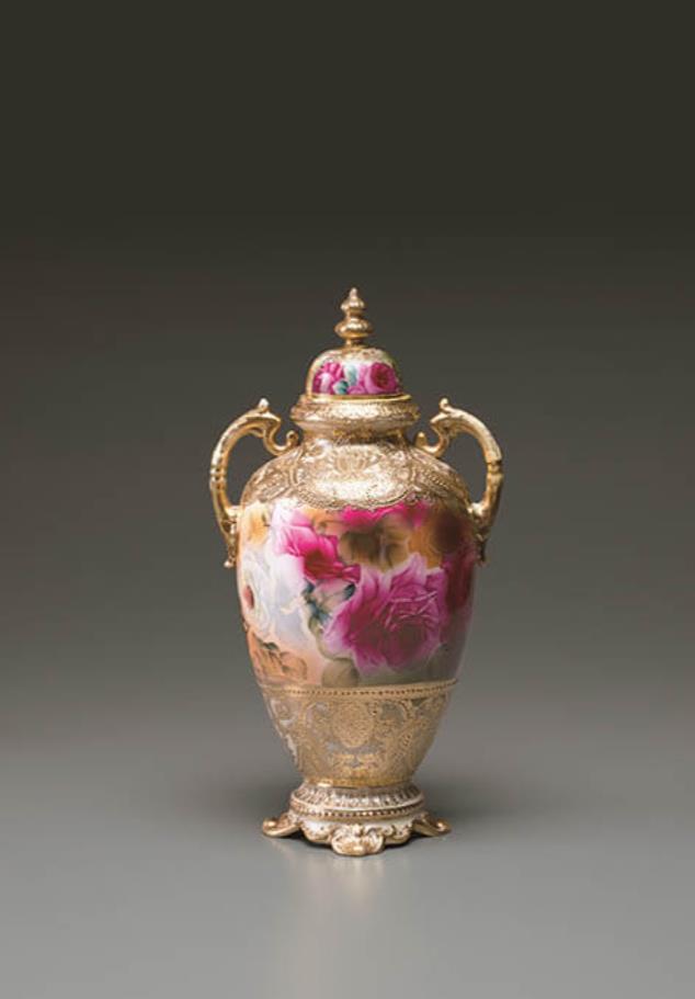 「色絵金盛薔薇文飾壺」1891-1921年頃　若林コレクション