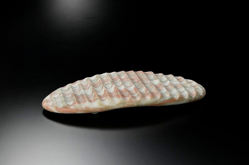 絹谷 幸太  「幸運の波動」  ノルウェー産大理石  H5 × W38  × D18 cm