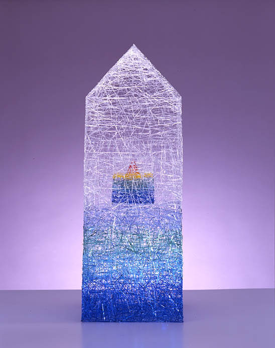 Woven Glass 夢／橋本和代／1999 年 石川県能登島ガラス美術館蔵