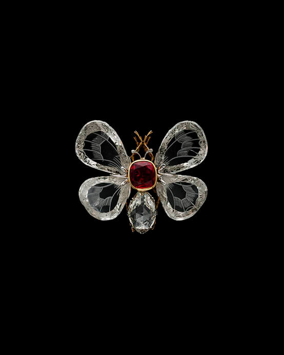 ブシュロン作　アール・ヌーヴォー　ダイヤモンドに彫刻を施した “バタフライ” ブローチ 個人蔵、協力：アルビオン アート　ジュエリー・インスティテュート