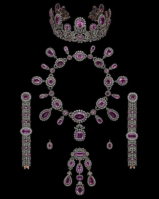 ヴュルテンベルク王室旧蔵　ピンク・トパーズとダイヤモンドのパリュール 個人蔵、協力：アルビオン アート　ジュエリー・インスティテュート