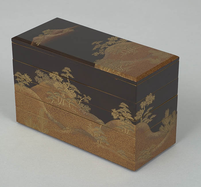 《吉野山蒔絵五重硯箱》江戸時代～明治・19 世紀、1 具