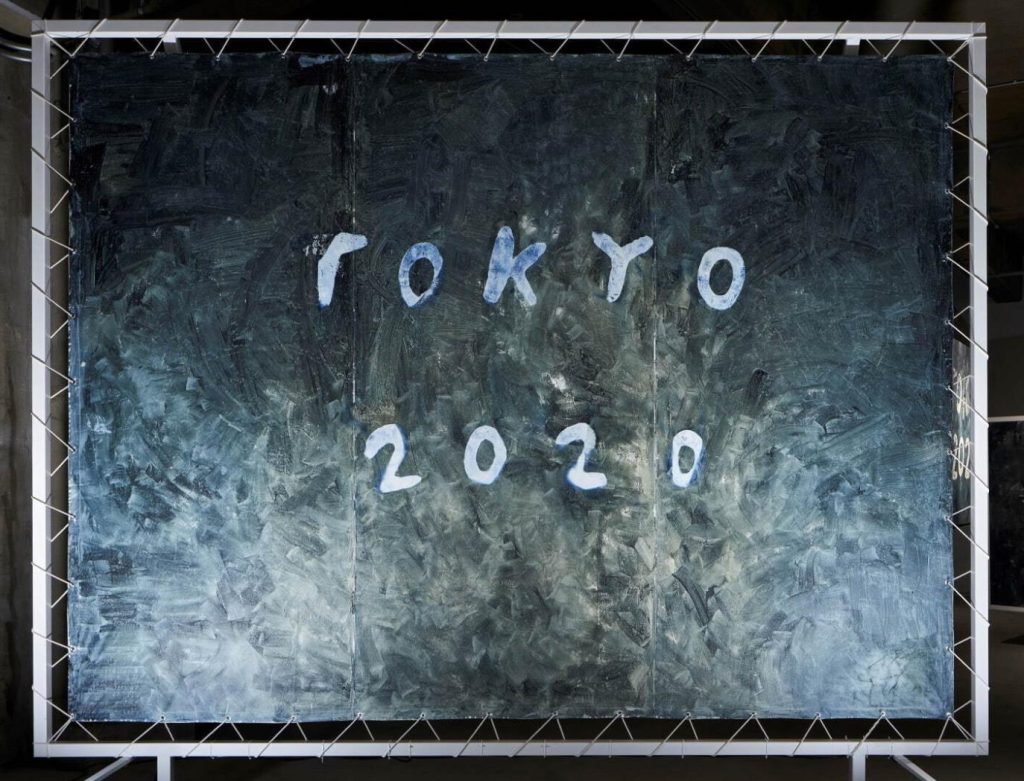 Chim↑Pom《May, 2020, Tokyo (大久保駅前) ─青写真を描く─》2020 Courtesy of the artist and ANOMALY Photo: Kenji Morita
