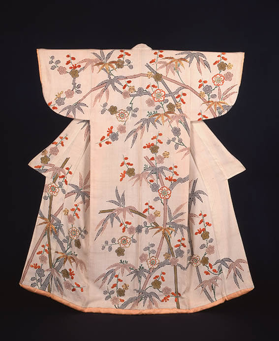 白縮緬地竹梅模様小袖江戸時代中期　18世紀