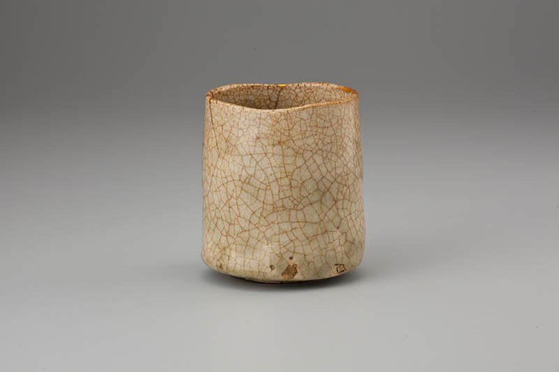 志野筒茶碗　16世紀後～17世紀初