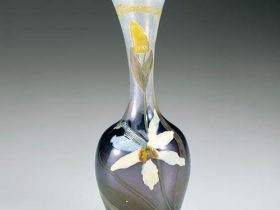 エミール・ガレ　水仙文花瓶　(1898～1900年)　北澤美術館蔵