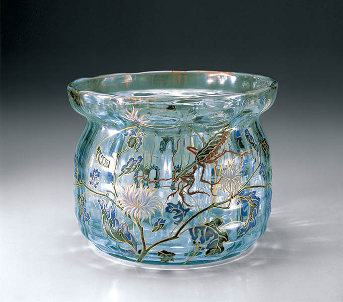 エミール・ガレ　菊にカマキリ文月光色鉢　(1884～1889年)　北澤美術館蔵