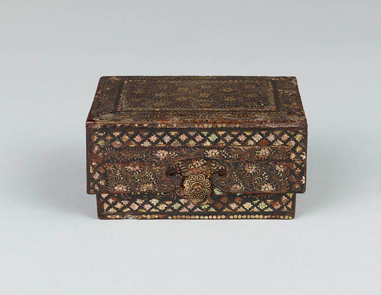 「唐草文螺鈿手箱」朝鮮 高麗時代・13世紀 大倉集古館蔵