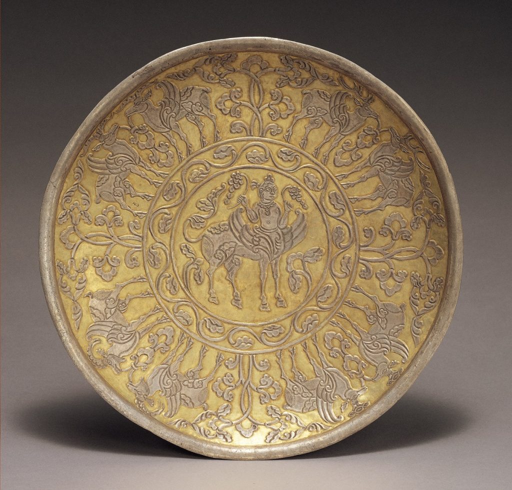 有翼獣文様皿ゆうよくじゅうもんようざら チベット ８－９世紀 銀鍍金 H-3 D-29