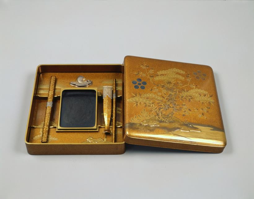 「松竹梅蒔絵硯箱」　江戸時代　18世紀