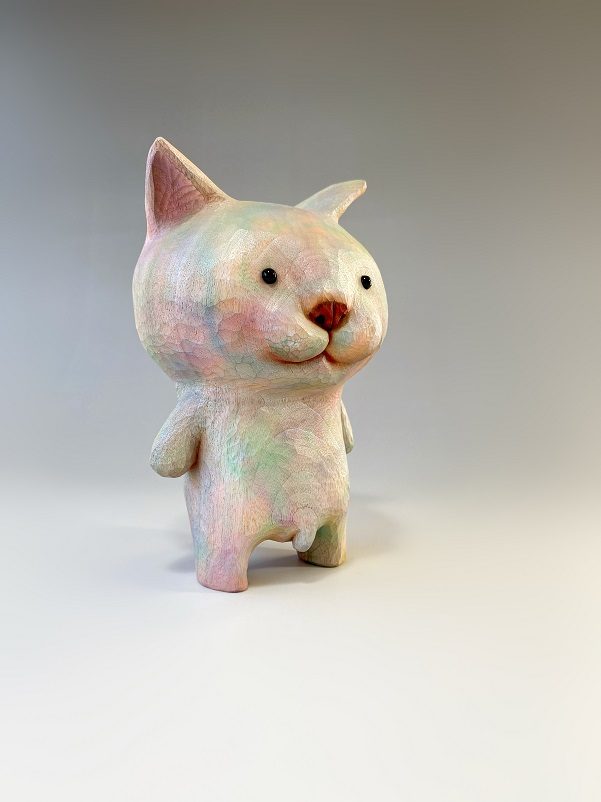 作品名：White cat  サイズ：H16.5×W10×D9.5cm  材質：樟
