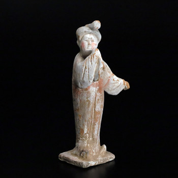「唐加彩舞婦小俑」 唐時代 8-9世紀　18×9.5cm