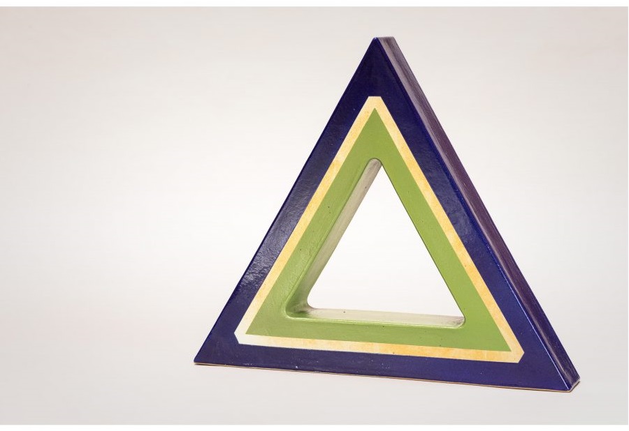 「Triangle」 1984, 陶, H80.1 × W91.5 × D38.2 cm