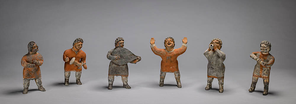 六楽人加彩俑　6世紀　加彩灰陶　個人蔵