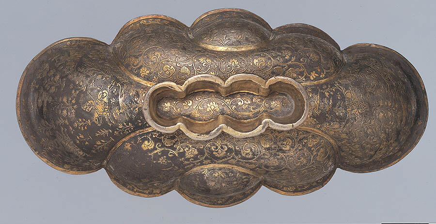 花鳥狩猟文八曲杯　唐時代　7世紀後期－8世紀中期　銀鍍金　MIHO MUSEUM蔵