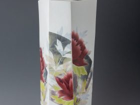 釉描彩花器「光の中で」 幅21 ×奥行24.5 ×高51cm