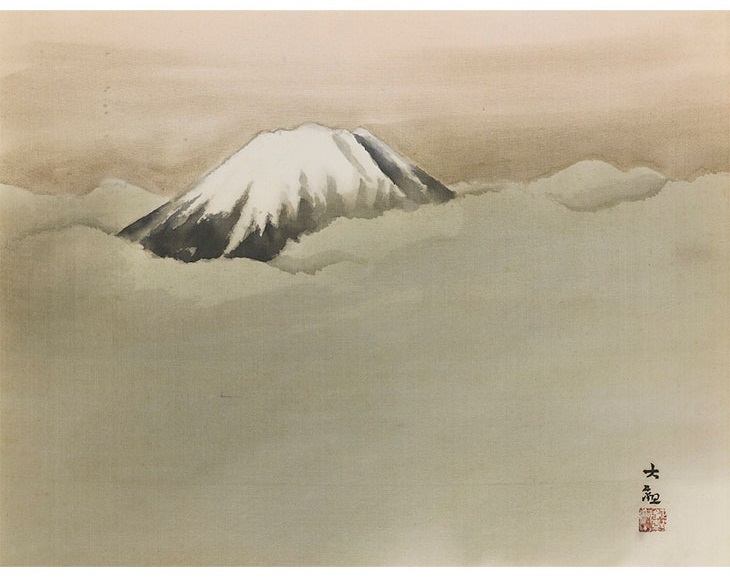 横山 大観「不二霊峰」 サイズ：33.6×43cm 横山大観といえば富士とも言われるほどの代表作。 生涯の中で数多く描かれた富士山の中でも最晩年に描かれた本作品は、そこはかとない優しさを醸し出しています