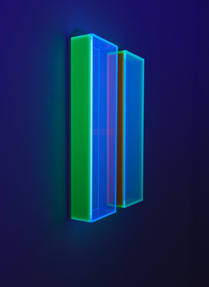 「Colormirror Glowing after Green Toronto」 2021年 アクリル板 各 58 × 16 × 8 cm