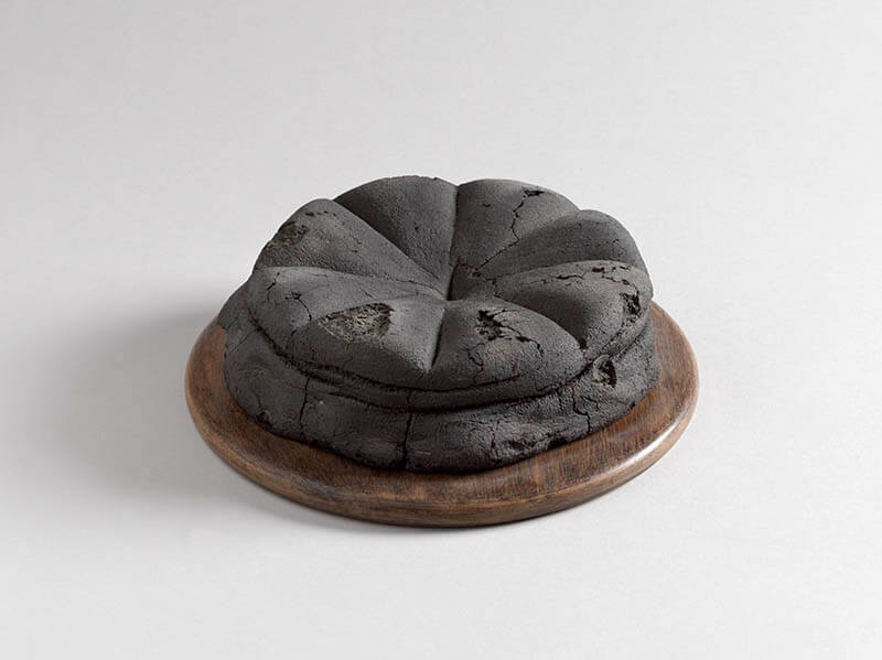 《炭化したパン》ナポリ国立考古学博物館