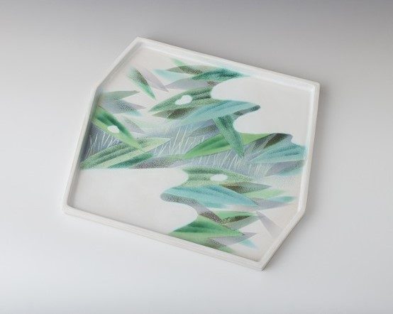 釉描彩角皿「雪融け」  幅34.5ｘ奥行32 ×高2cm