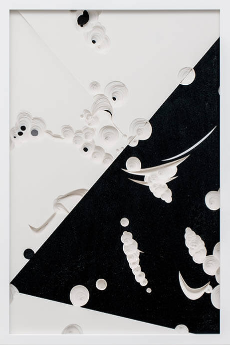 安部典子《White on Black3》2019年　フィルム法合成紙、紙　50.4 x 33.7 x 4.1 cm (Framed) phot:顧剣亨　写真提供:MAHO KUBOTA GALLERY