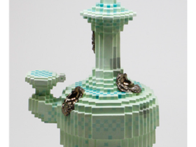 タイトル：Low pixel CG「質感ノイズ　浄瓶」　制作年：2022年　素材：陶　サイズ：325×170×145mm