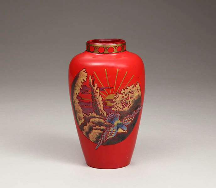 ガレ《旭日鳥文花瓶》1919-1924年　高さ14.5cm　阿部信博氏寄贈

