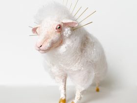 haruhi「神の子羊」 11×8×16cm 石粉粘土 岩絵具 アクリルガッシュ他座五寸