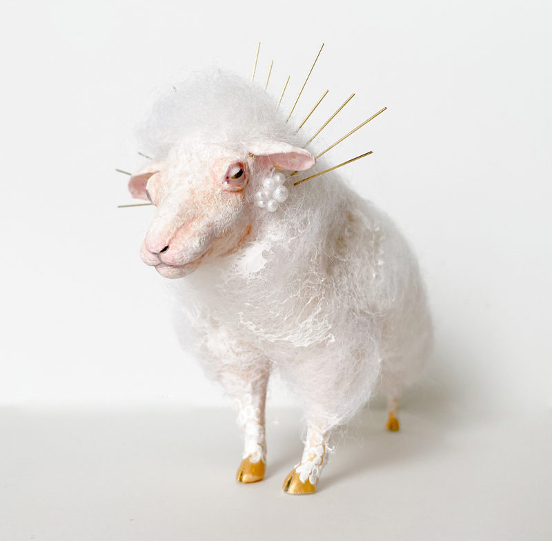 haruhi「神の子羊」 11×8×16cm 石粉粘土 岩絵具 アクリルガッシュ他座五寸