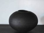 「陶漆黒彩壷」 サイズ：幅23×高さ18cm