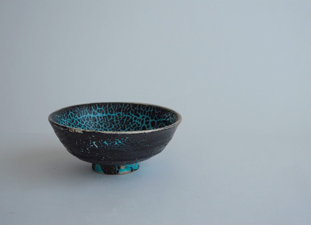「lander blue茶碗」 （陶土・釉薬、直径14.5×高さ6㎝、共箱有）