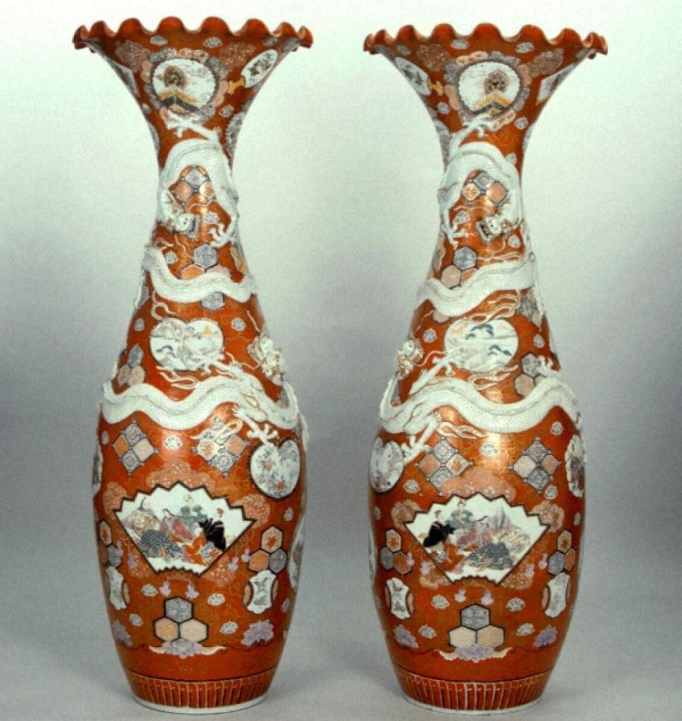 藤井喜代作《色絵六歌仙白龍文大花瓶》 磁器・色絵、径80.0×高さ130.0cm、1894年、館蔵　