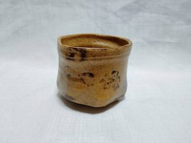 「本沼手黄瀬戸茶碗」 （径10.7×高さ8.5cm、箱後日）