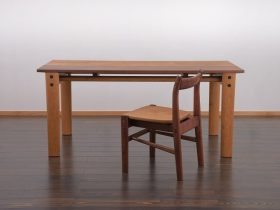 須田 賢司 奥）テーブル　 W1650xD720xH710㎜ 前）椅子　 W410ｘD420xH750（SH420）㎜