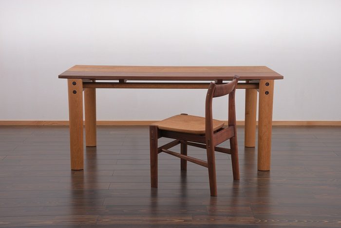 須田 賢司 奥）テーブル　 W1650xD720xH710㎜ 前）椅子　 W410ｘD420xH750（SH420）㎜