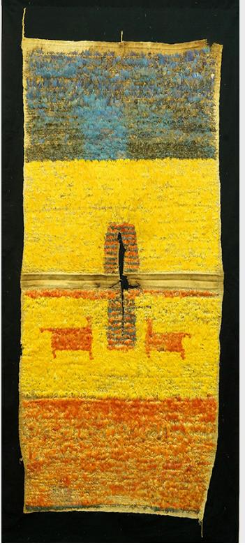 ラクダ科動物文様羽根縫付貫頭衣　ペルー、ワリ文化（後700-1000年頃）